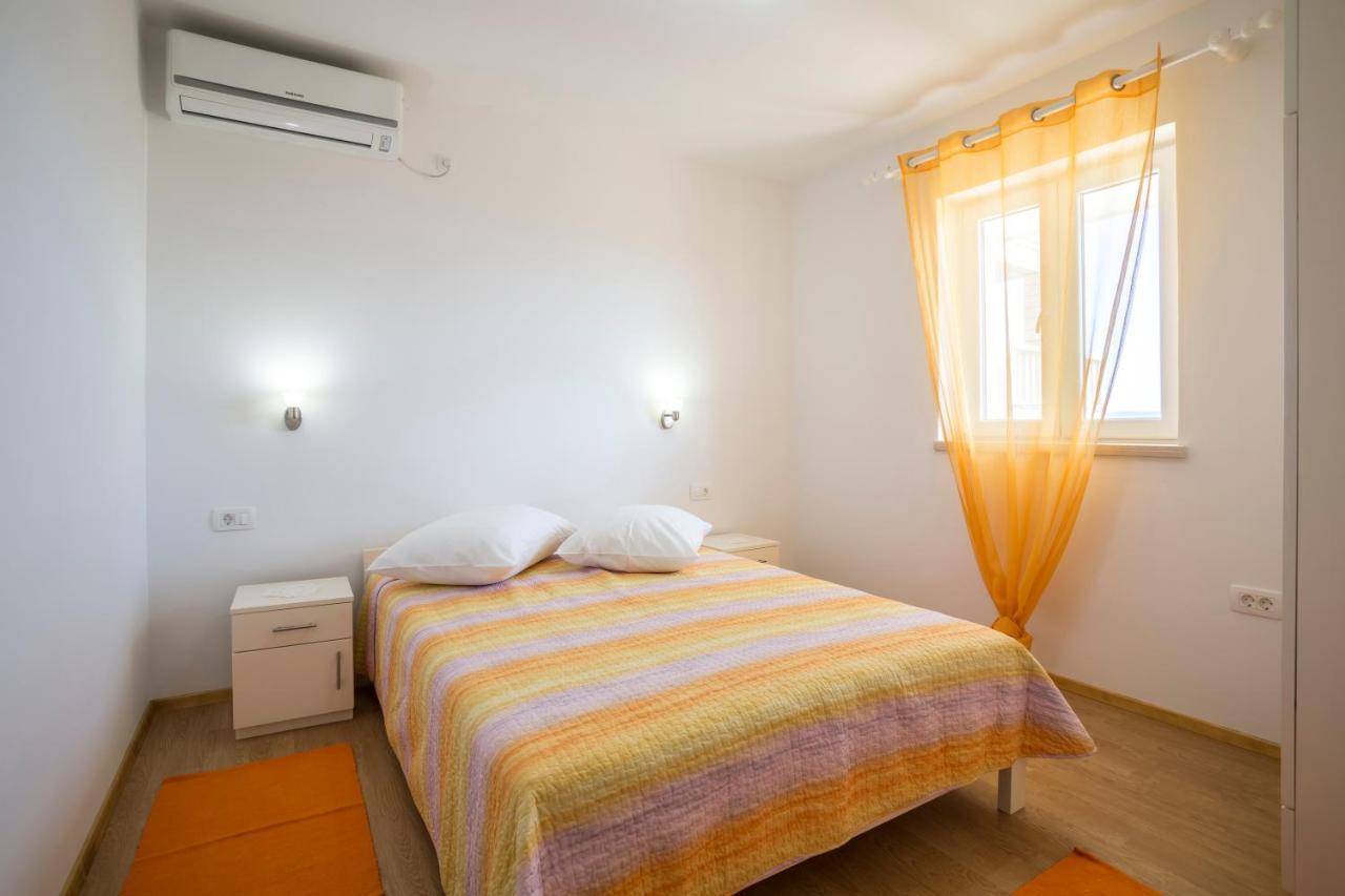 Apartmani Bezmalinovic Bol Exterior foto