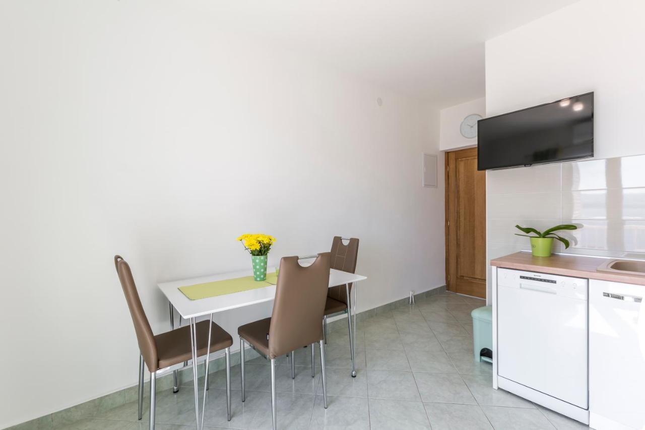 Apartmani Bezmalinovic Bol Exterior foto