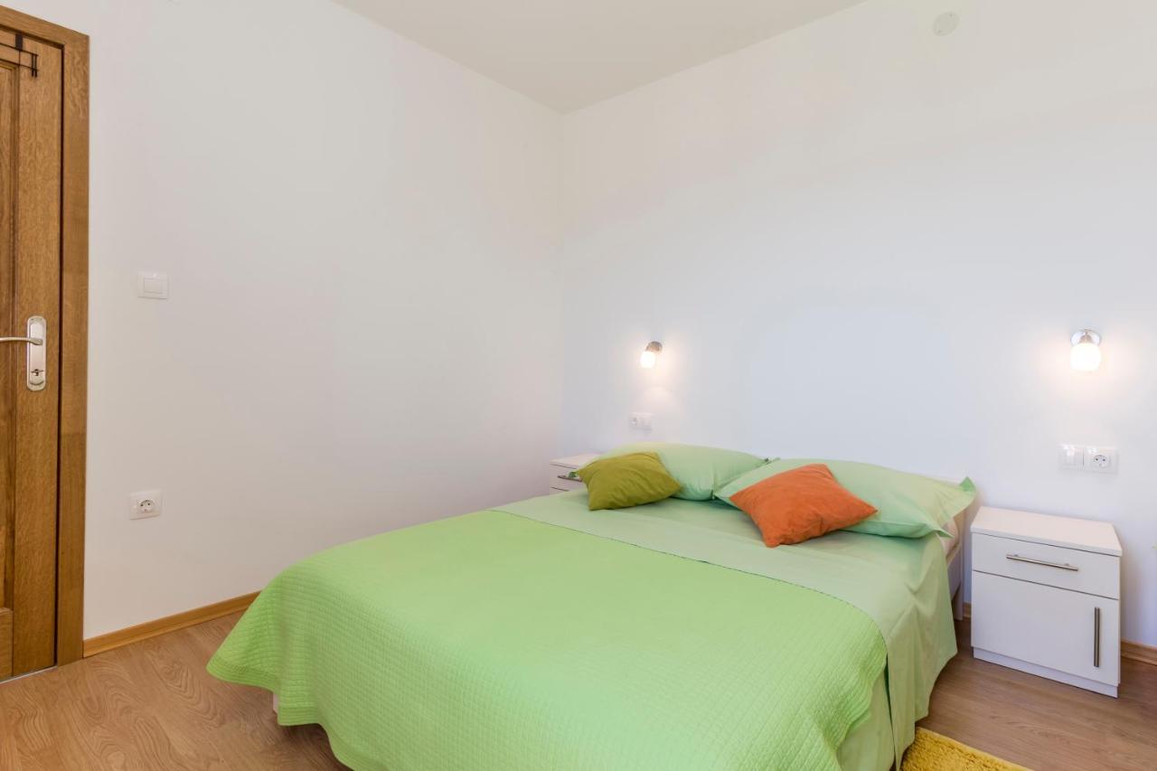 Apartmani Bezmalinovic Bol Exterior foto