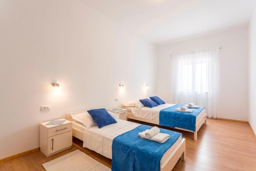Apartmani Bezmalinovic Bol Exterior foto